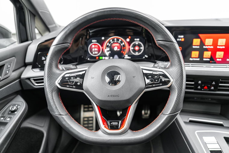 Vehicle Image 32