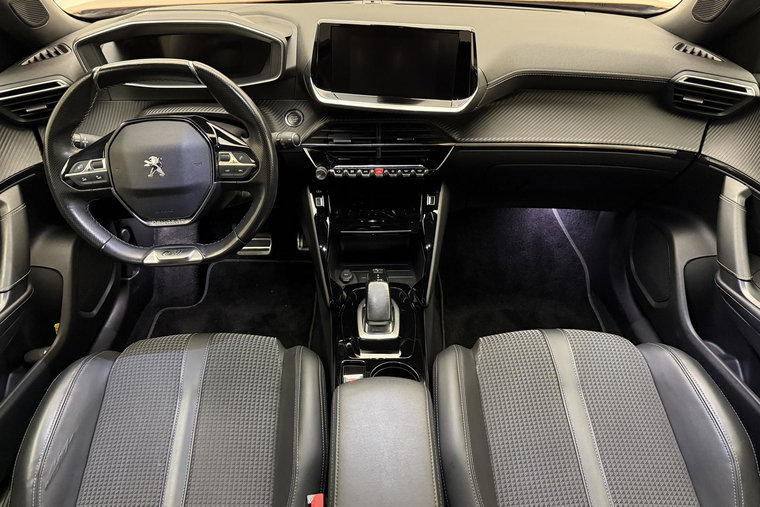 Vehicle Image 16