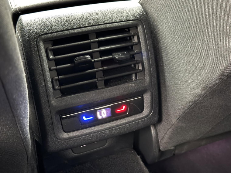 Vehicle Image 29