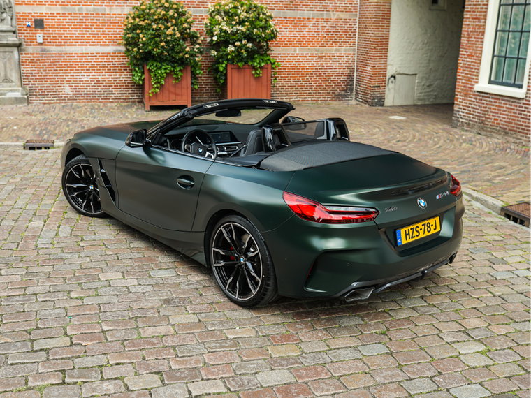 Vehicle Image 12