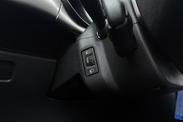 Vehicle Image 25
