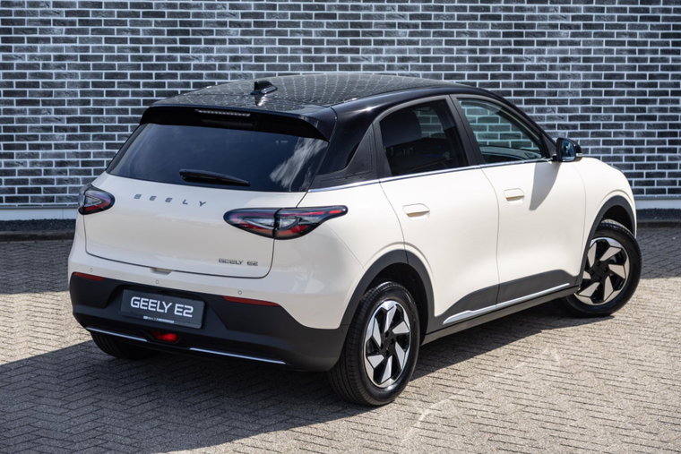 Vehicle Image 32