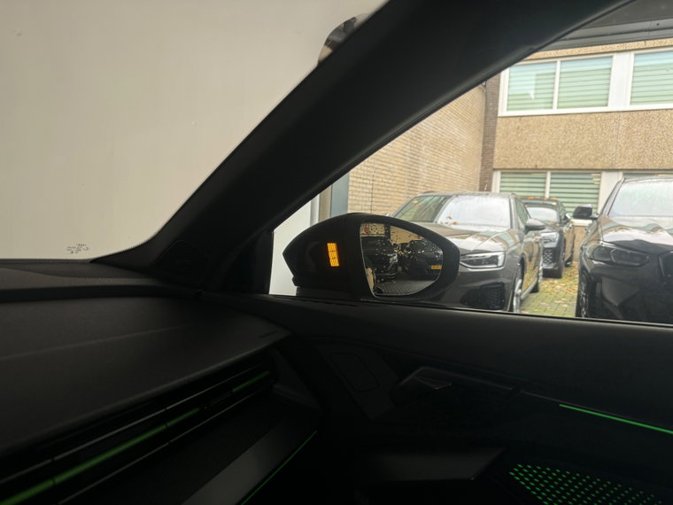 Vehicle Image 32