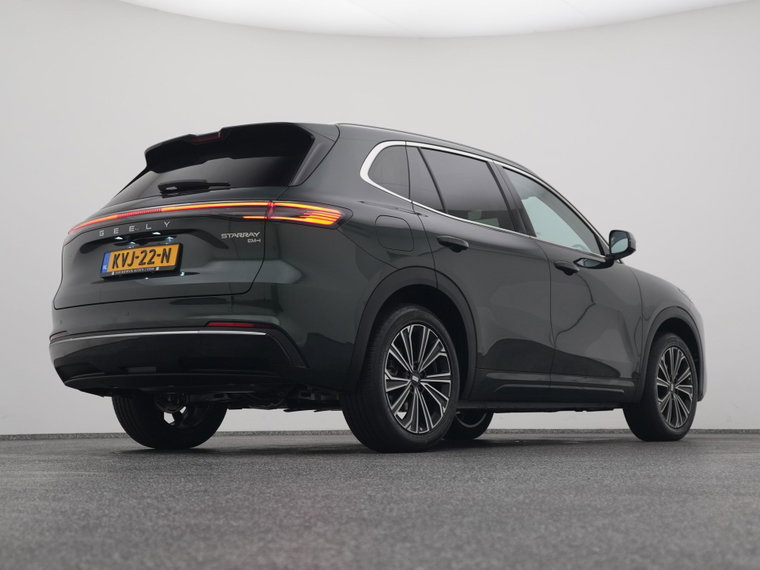 Vehicle Image 16