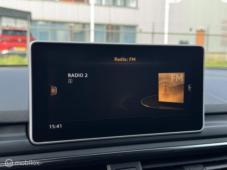 Vehicle Image 25