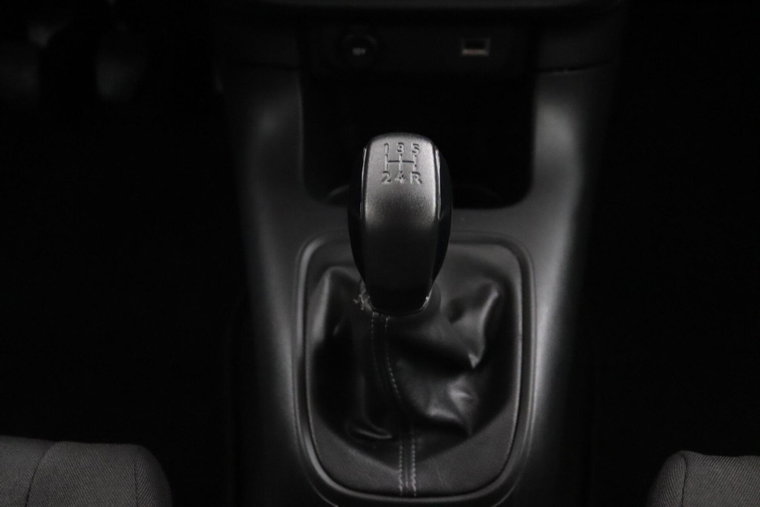 Vehicle Image 25