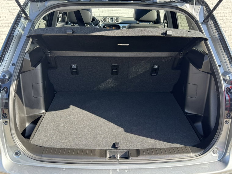 Vehicle Image 25