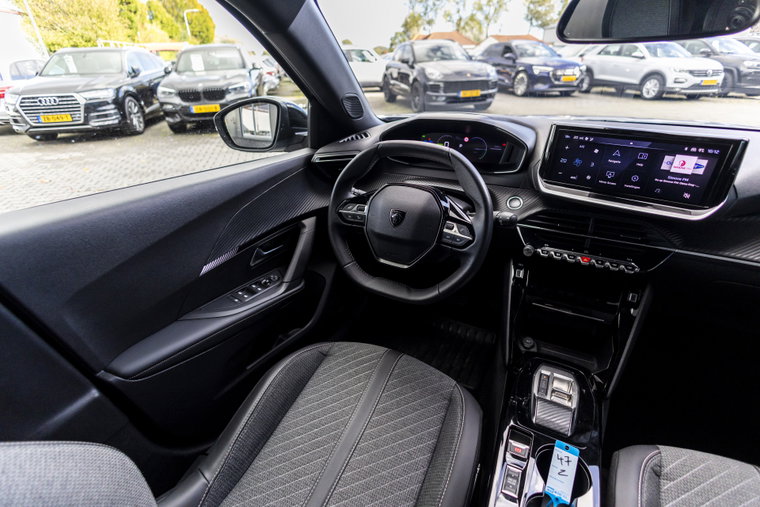 Vehicle Image 21