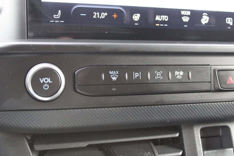 Vehicle Image 24