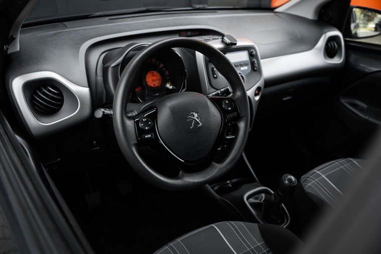 Vehicle Image 14