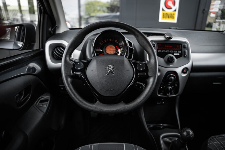 Vehicle Image 38