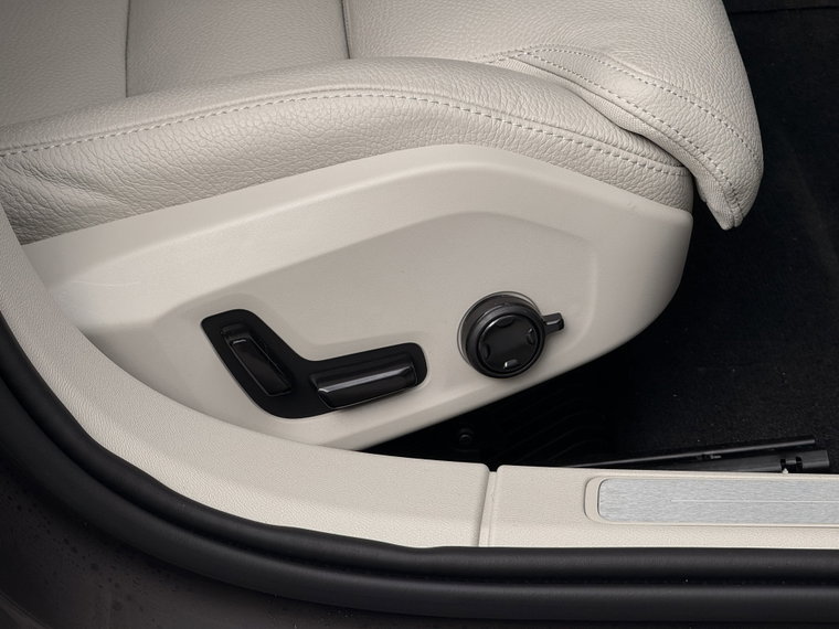 Vehicle Image 48