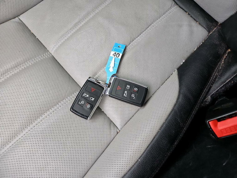 Vehicle Image 16
