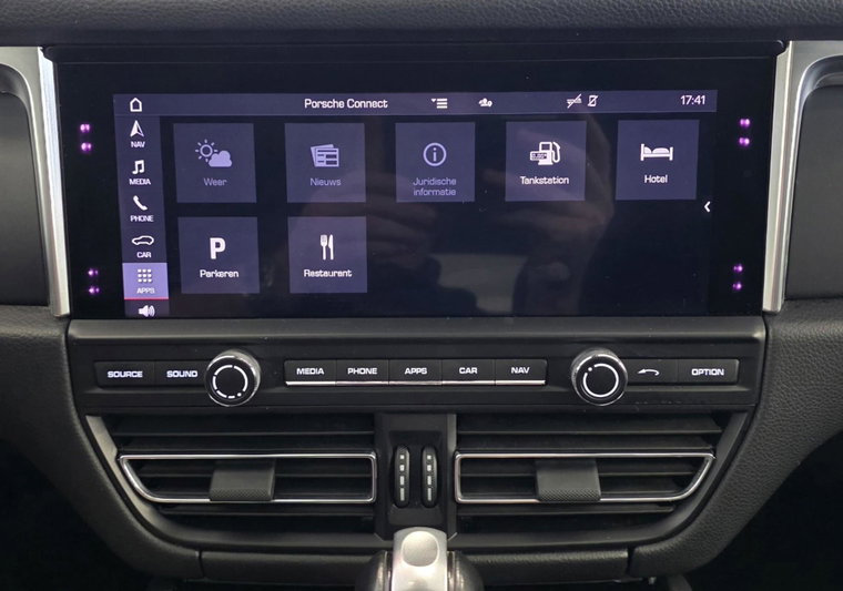 Vehicle Image 32