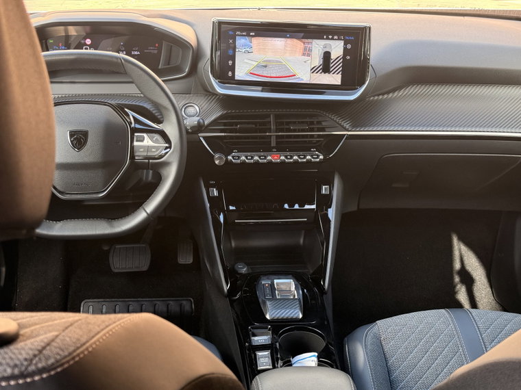 Vehicle Image 25