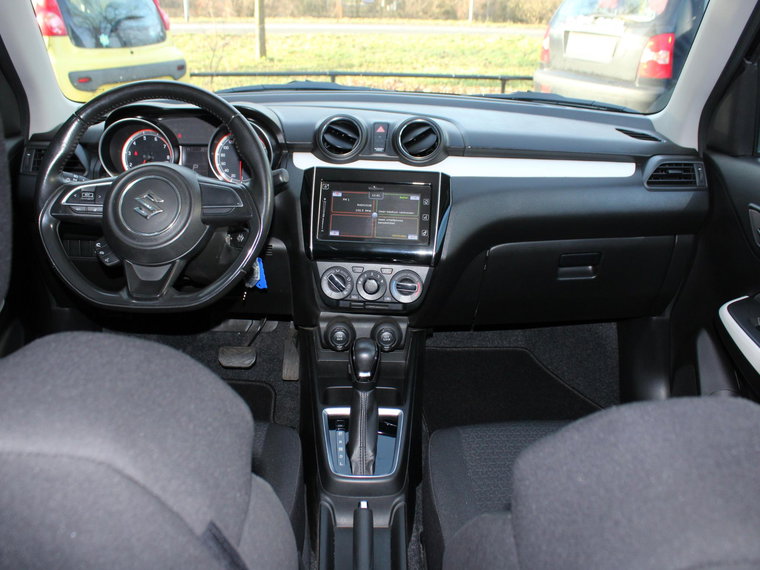 Vehicle Image 16