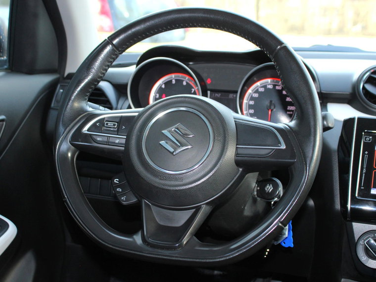 Vehicle Image 25
