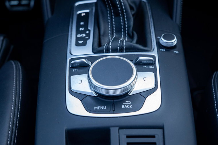 Vehicle Image 18