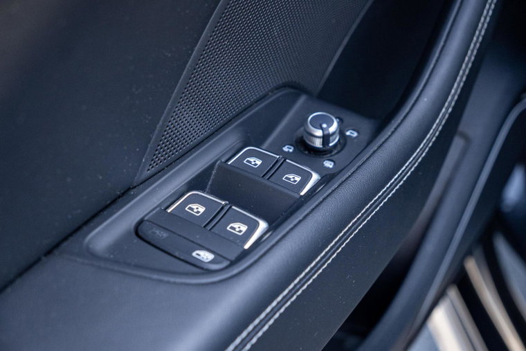 Vehicle Image 24