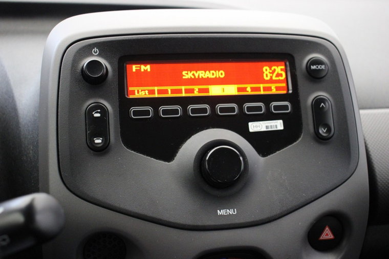 Vehicle Image 25