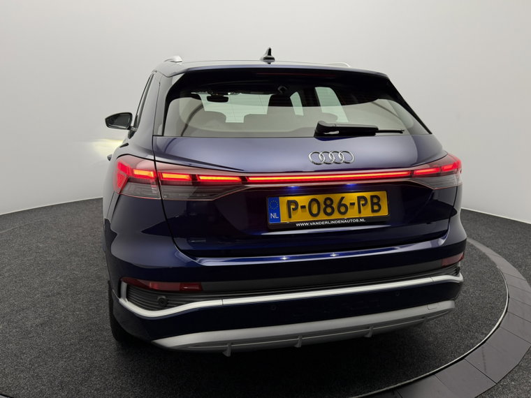 Vehicle Image 32