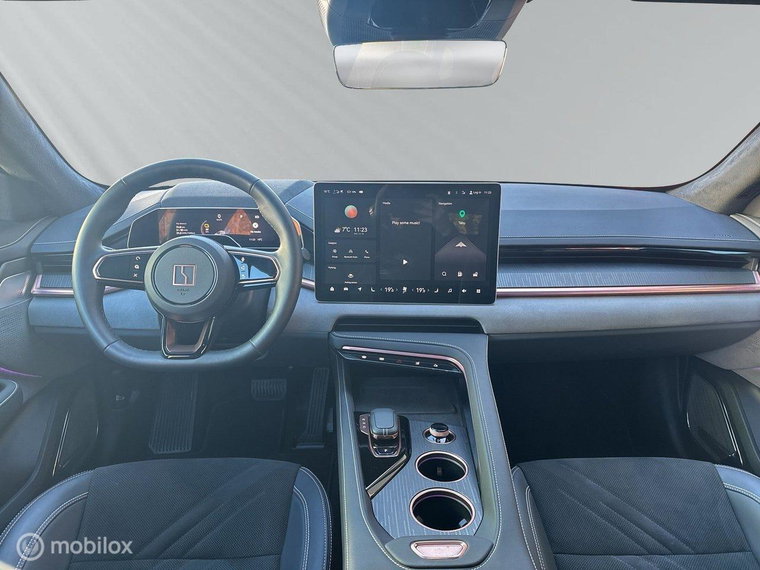 Vehicle Image 12