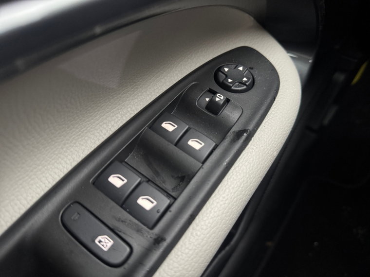 Vehicle Image 28