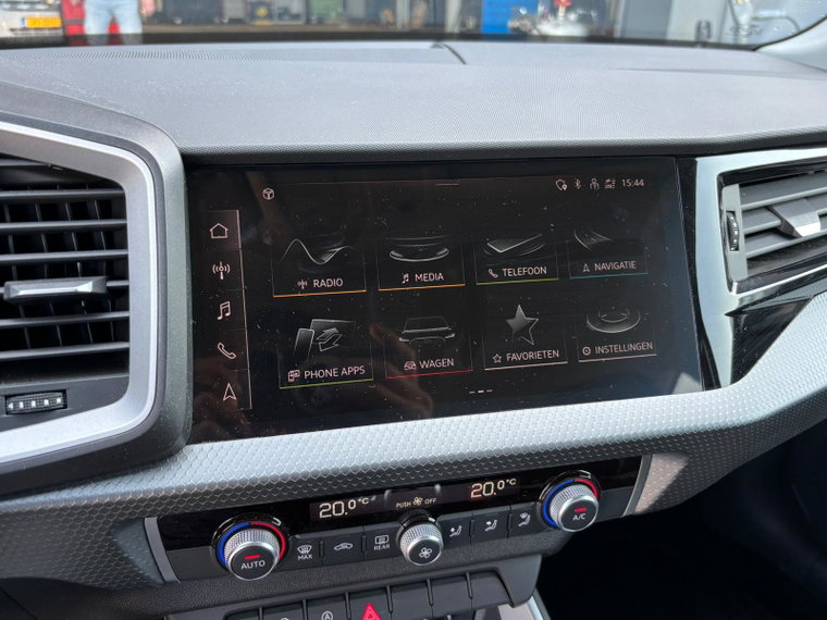 Vehicle Image 21