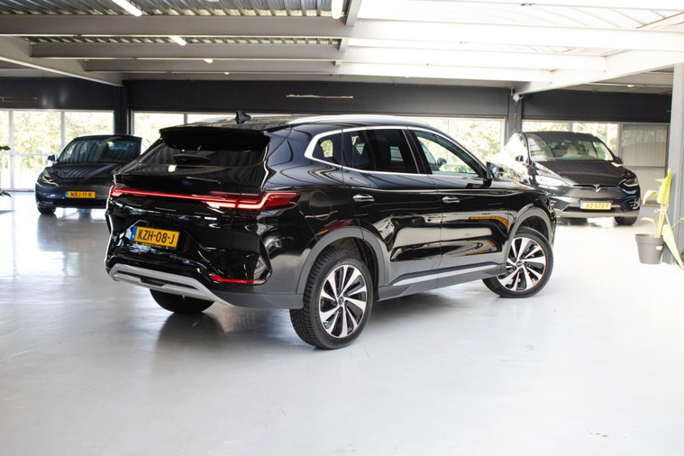 Vehicle Image 13