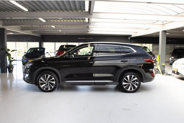 Vehicle Image 16