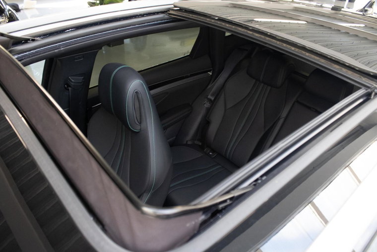 Vehicle Image 19