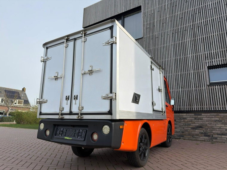 Vehicle Image 6