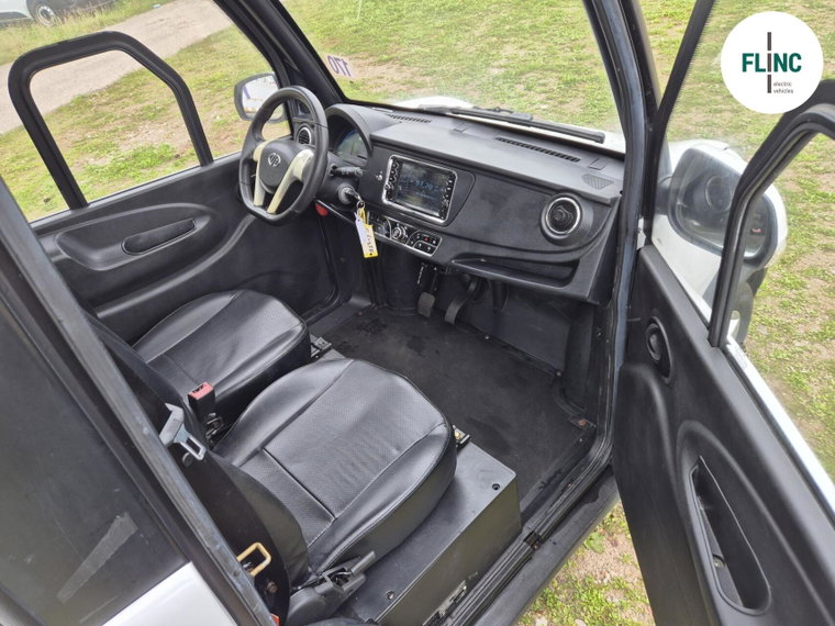 Vehicle Image 12