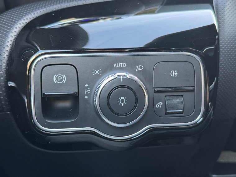 Vehicle Image 26