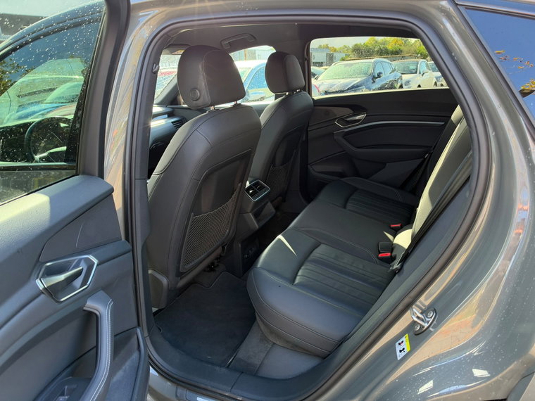 Vehicle Image 17