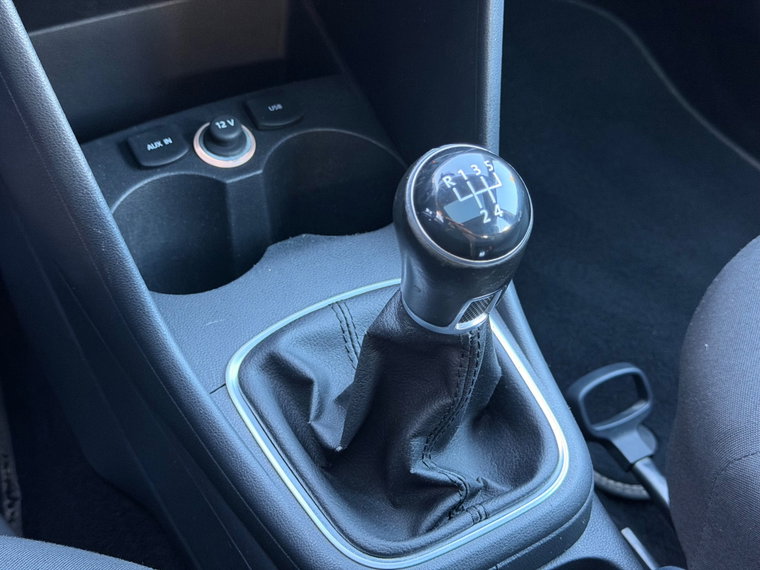Vehicle Image 25