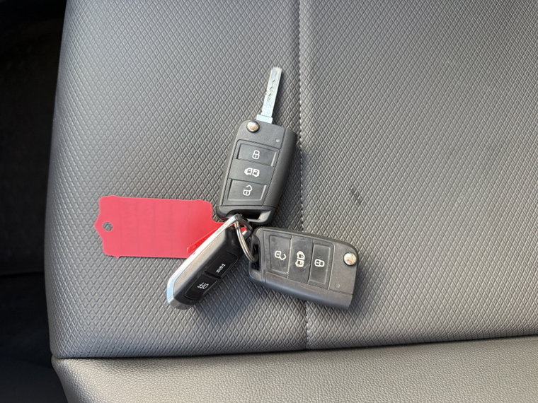 Vehicle Image 32