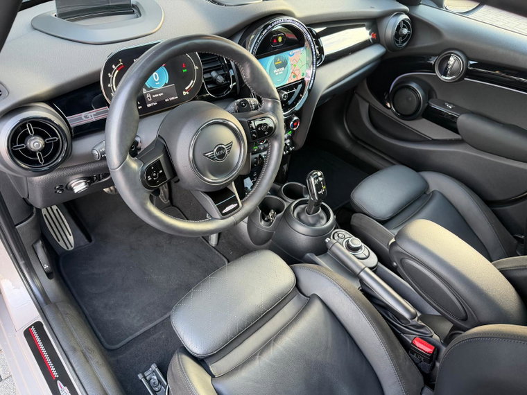 Vehicle Image 21