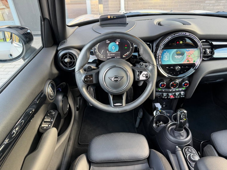 Vehicle Image 23