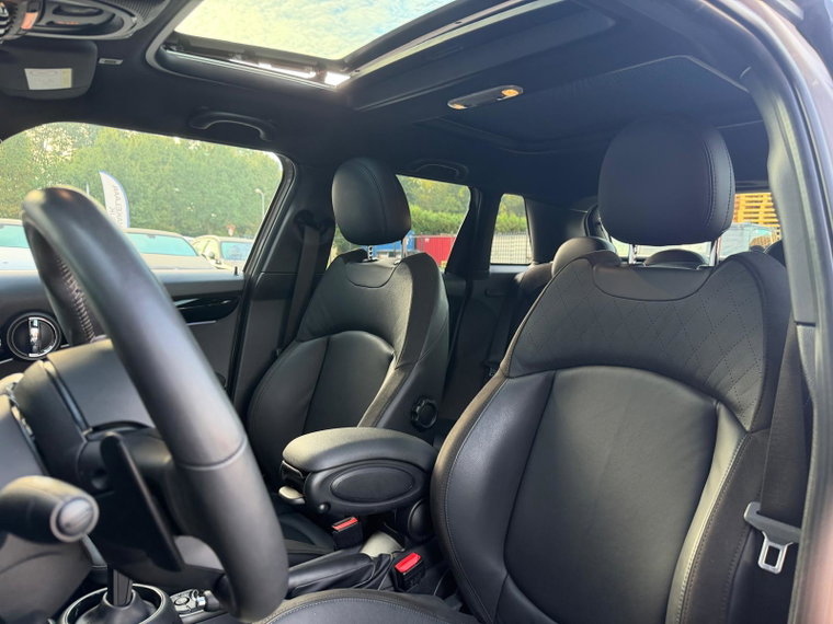 Vehicle Image 40