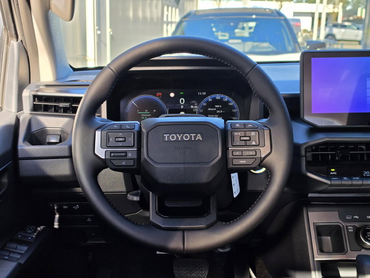 Vehicle Image 16
