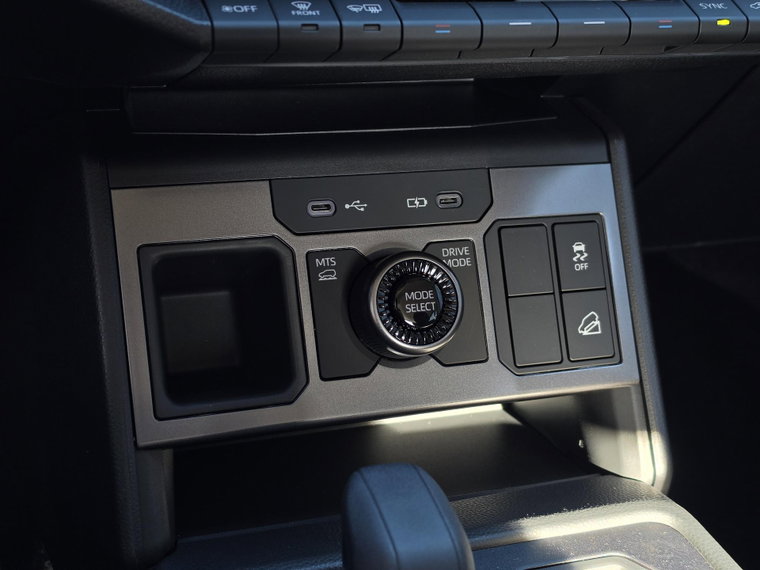 Vehicle Image 32