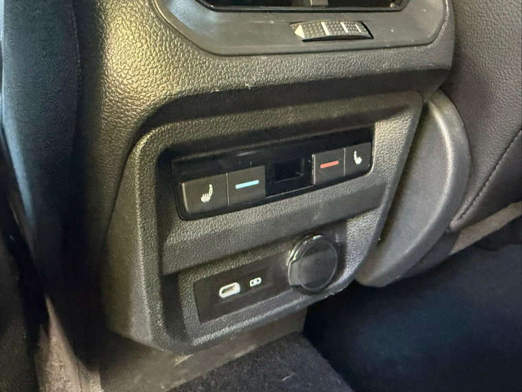 Vehicle Image 25