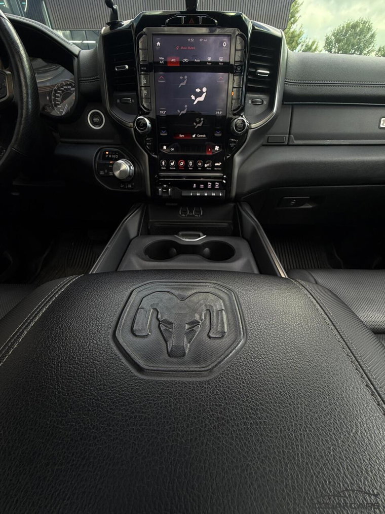 Vehicle Image 42