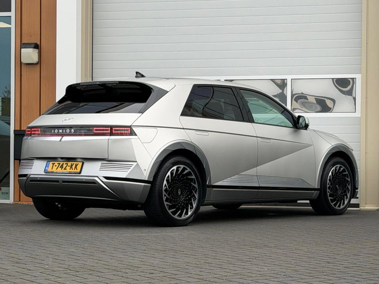 Vehicle Image 24