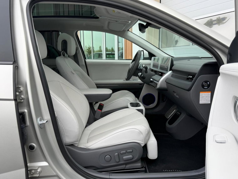 Vehicle Image 36