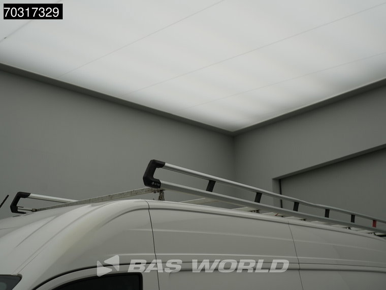 Vehicle Image 38