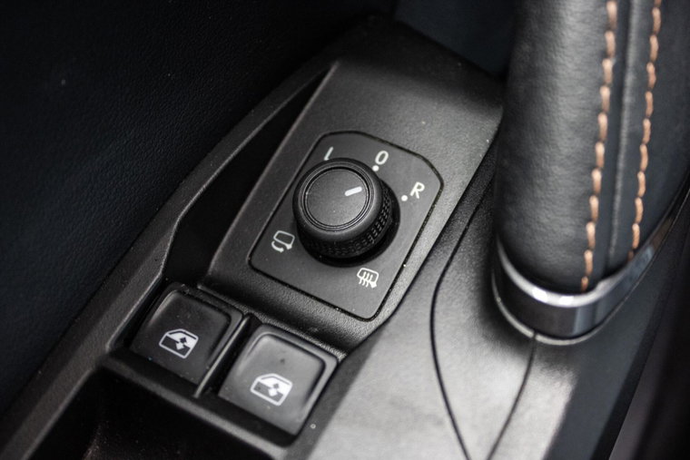 Vehicle Image 25