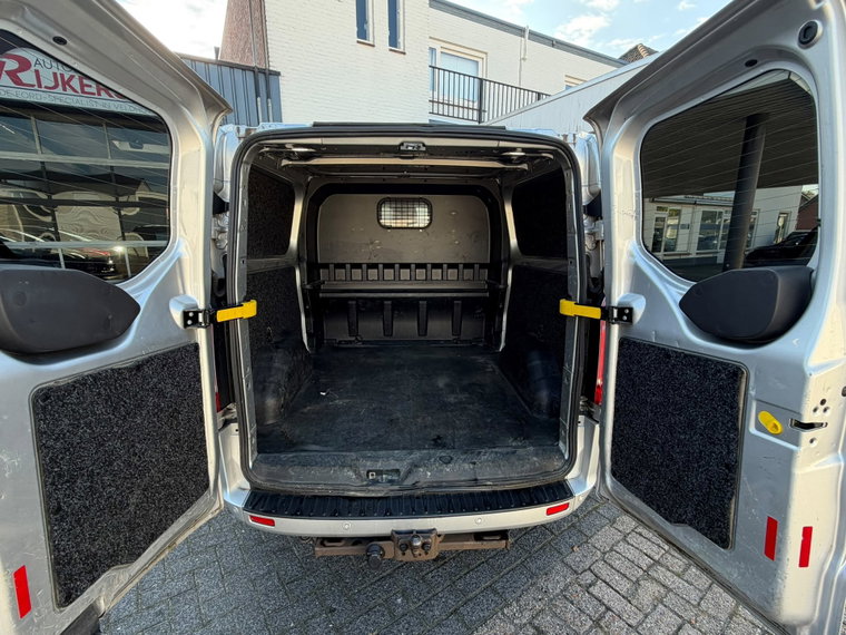 Vehicle Image 18