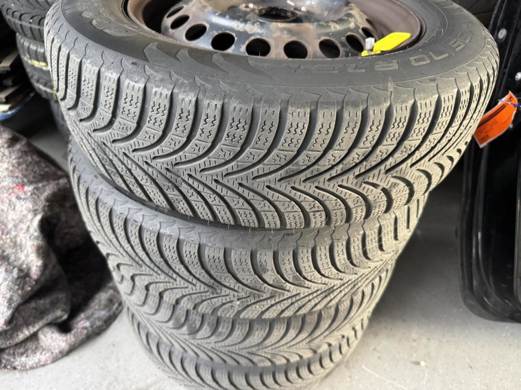Vehicle Image 21